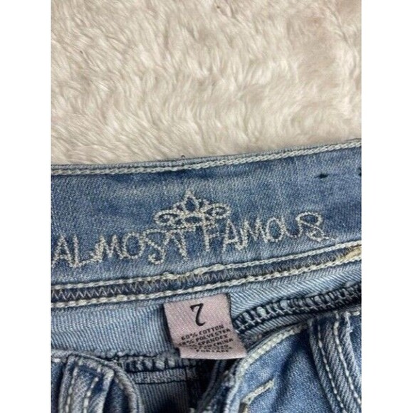 Almost Famous Size 7 Womens Jeans Crop Capri Cuff Hem Low Rise Distress Stretch - Picture 2 of 3